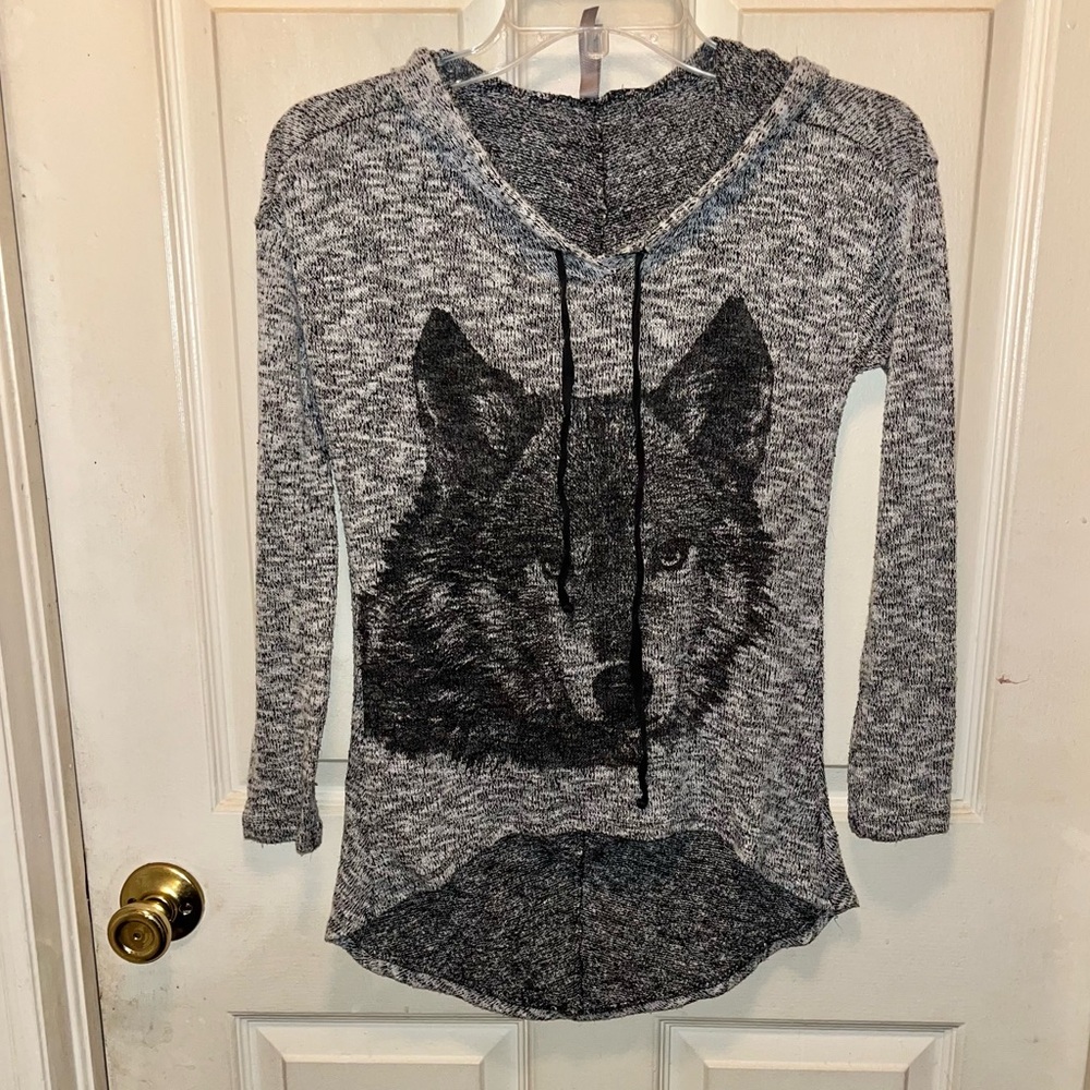 Women’s Long Sleeve Wolf Hoodie Top. Sz M.